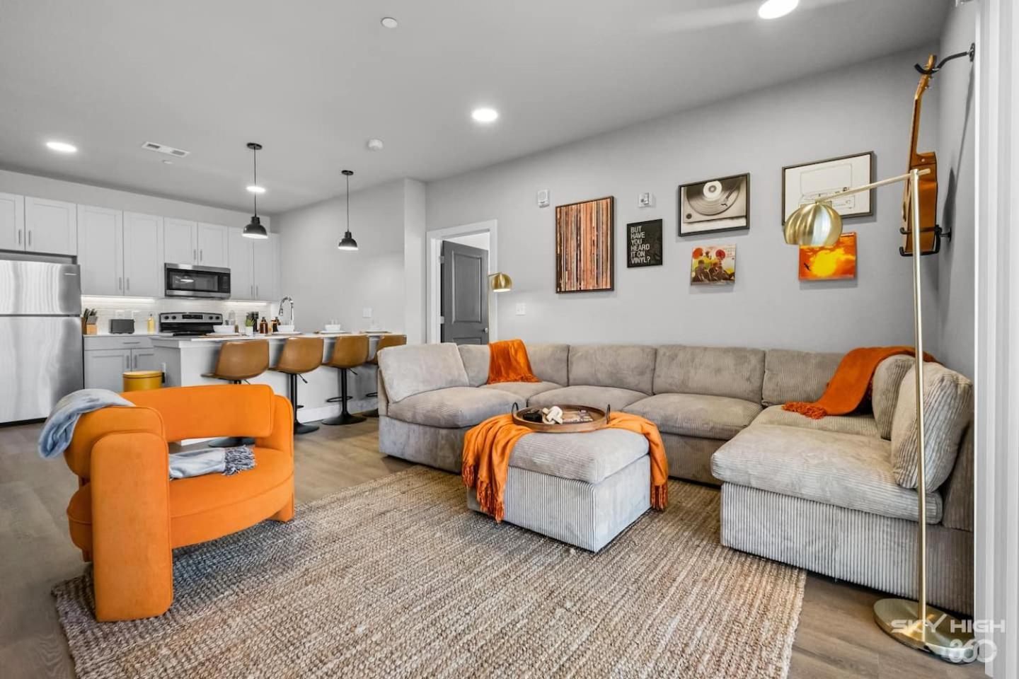 Apartment Luxuary Apt, Pool, Kingbeds, Near Amp