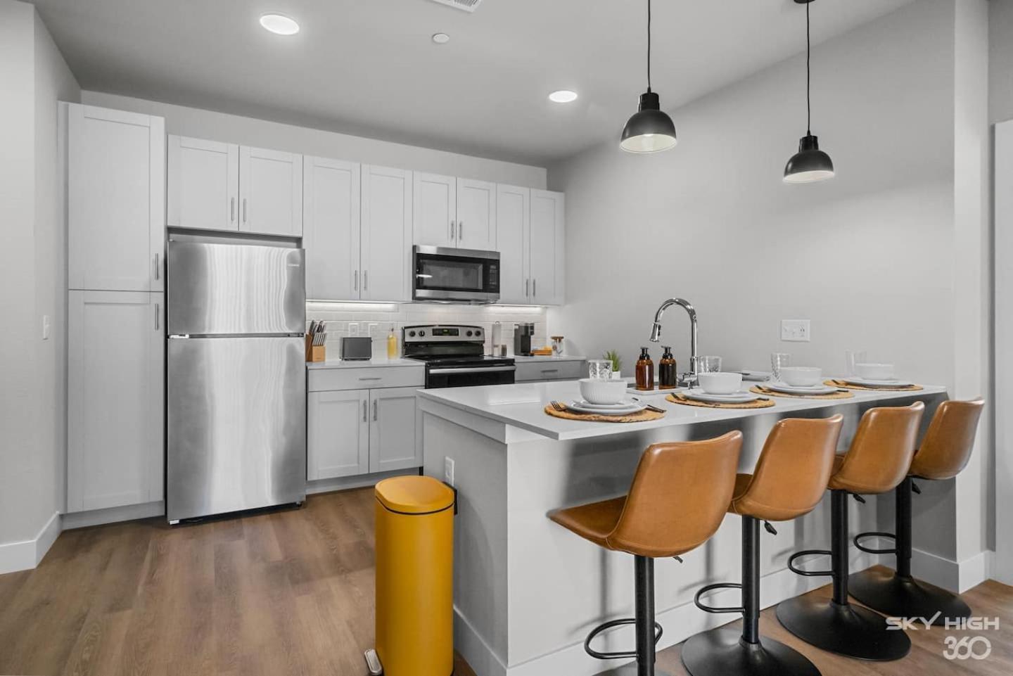 Luxuary Apt, Pool, Kingbeds, Near Amp