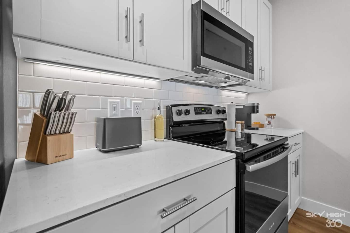 Luxuary Apt, Pool, Kingbeds, Near Amp Rogers