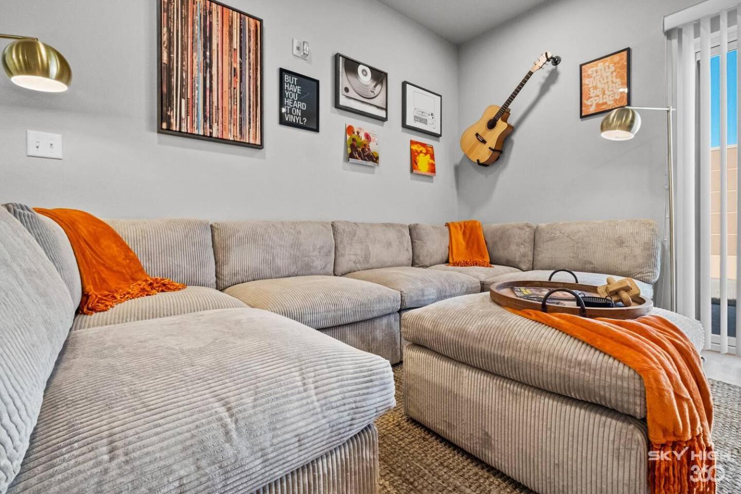 Luxuary Apt, Pool, Kingbeds, Near Amp Apartment