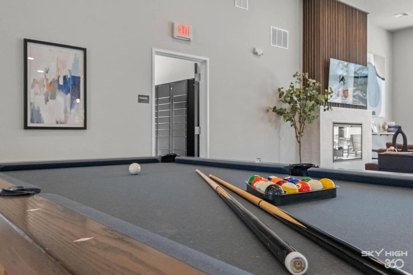 Apartment Luxuary Apt, Pool, Kingbeds, Near Amp *