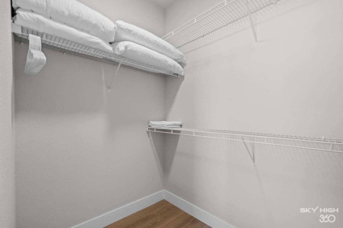 Luxuary Apt, Pool, Kingbeds, Near Amp Rogers