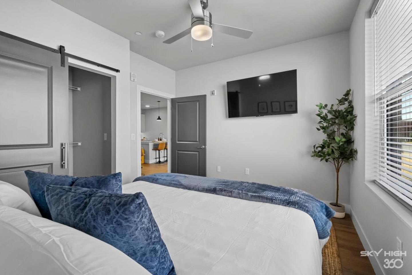 Luxuary Apt, Pool, Kingbeds, Near Amp * Rogers