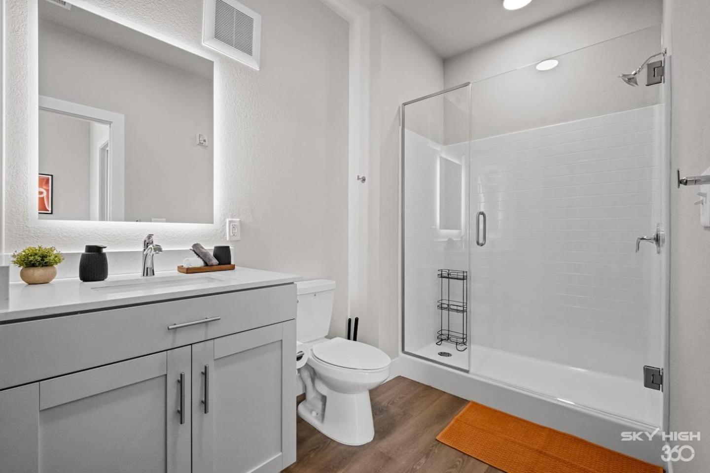 Luxuary Apt, Pool, Kingbeds, Near Amp Rogers
