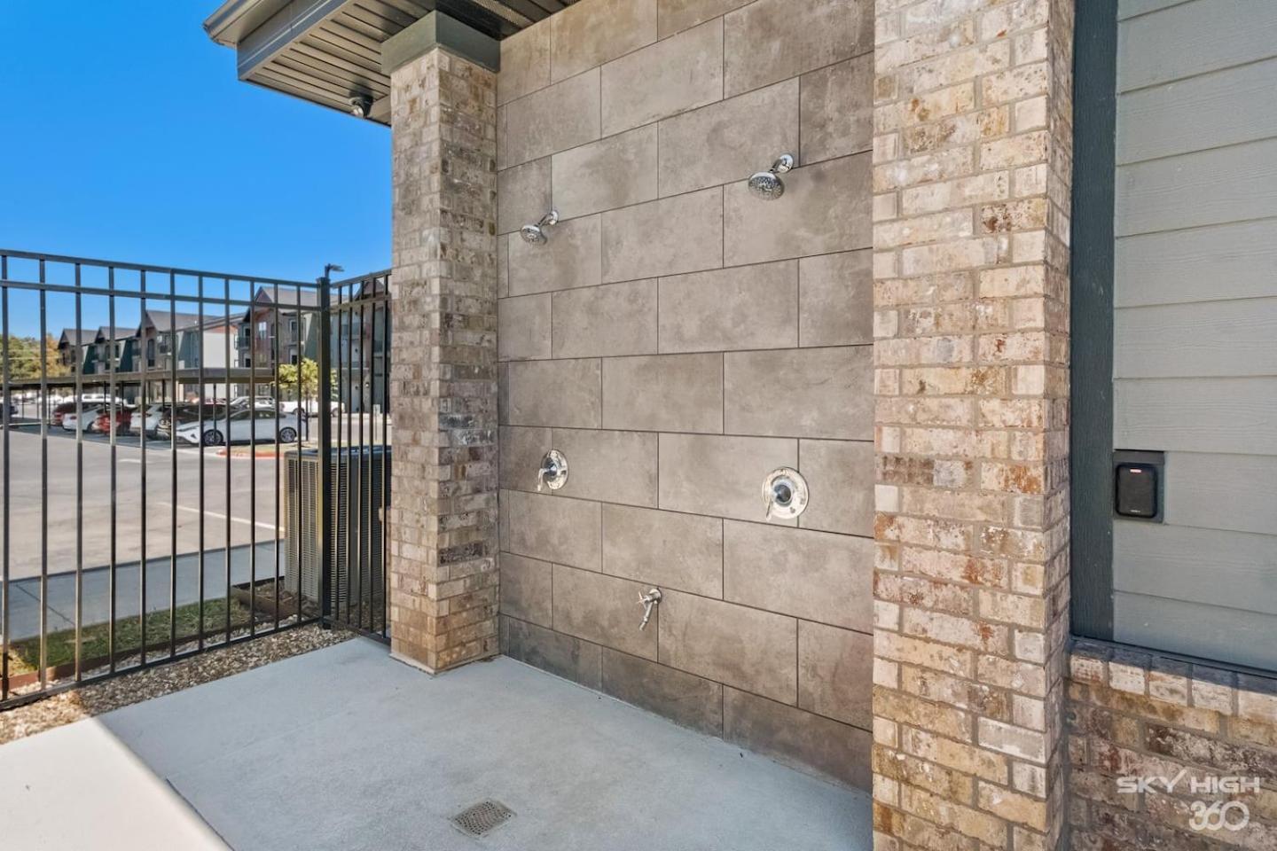 Apartment Luxuary Apt, Pool, Kingbeds, Near Amp *
