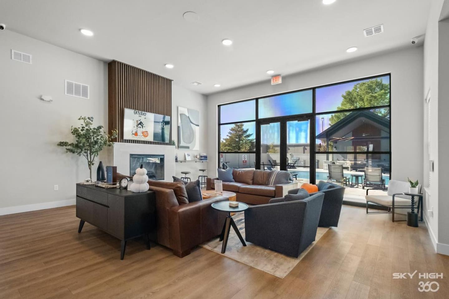 Luxuary Apt, Pool, Kingbeds, Near Amp Apartment