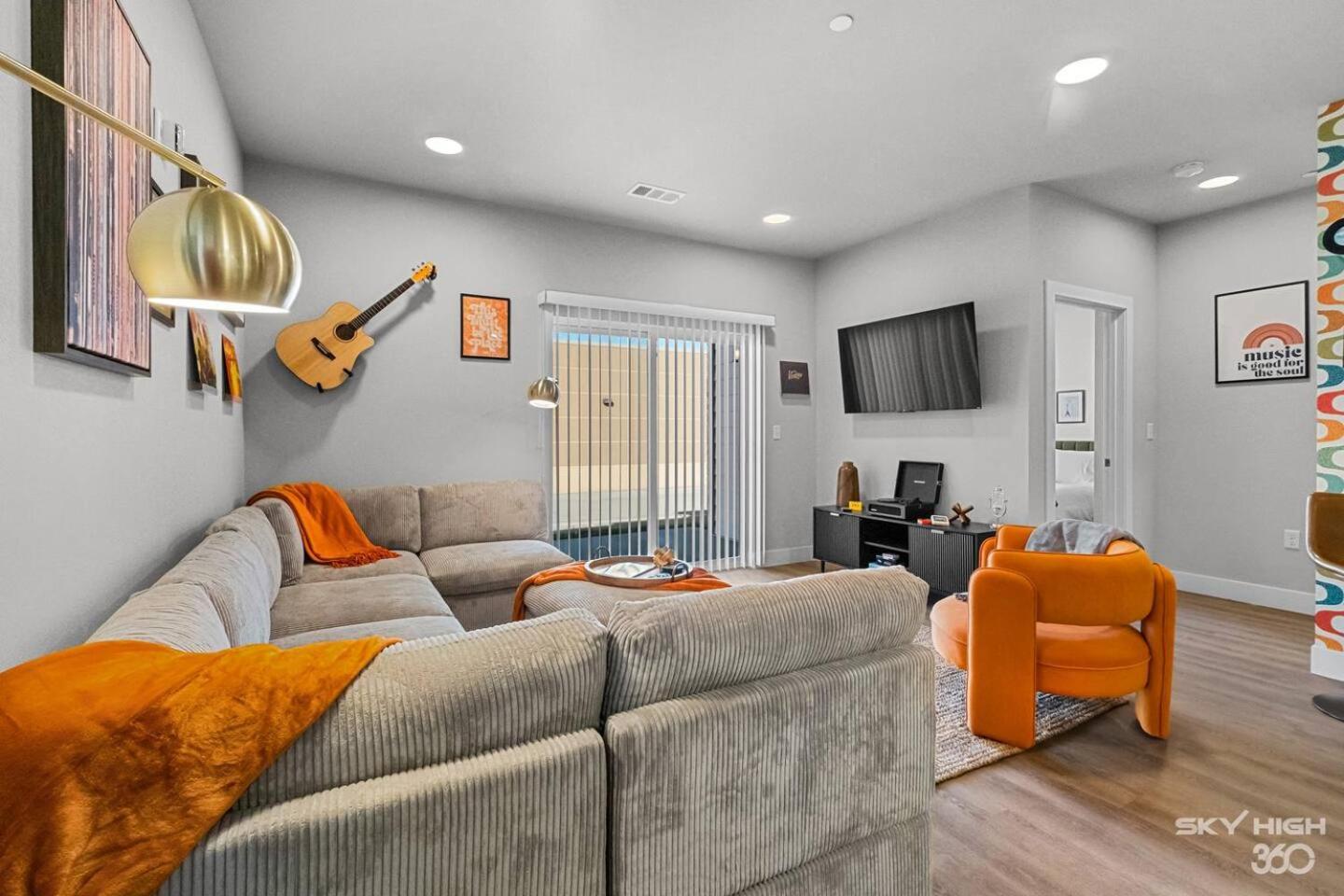 Luxuary Apt, Pool, Kingbeds, Near Amp *