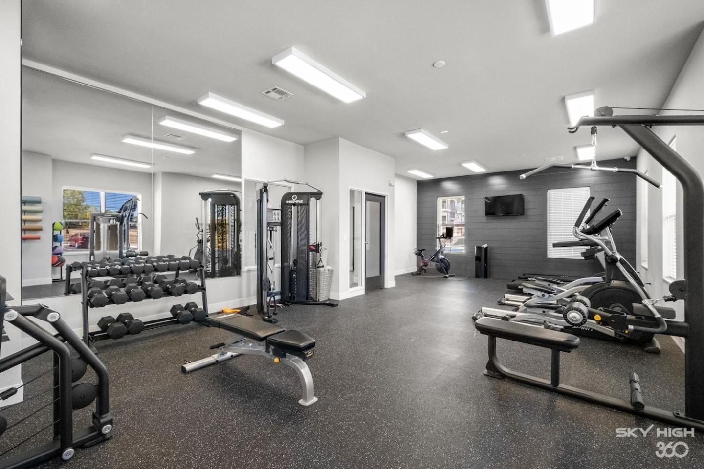 Luxuary Apt, Pool, Kingbeds, Near Amp * Rogers