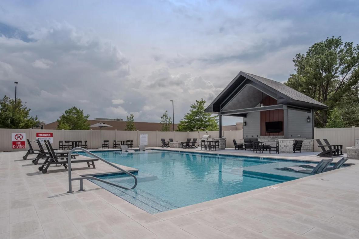 Luxuary Apt, Pool, Kingbeds, Near Amp Apartment Rogers