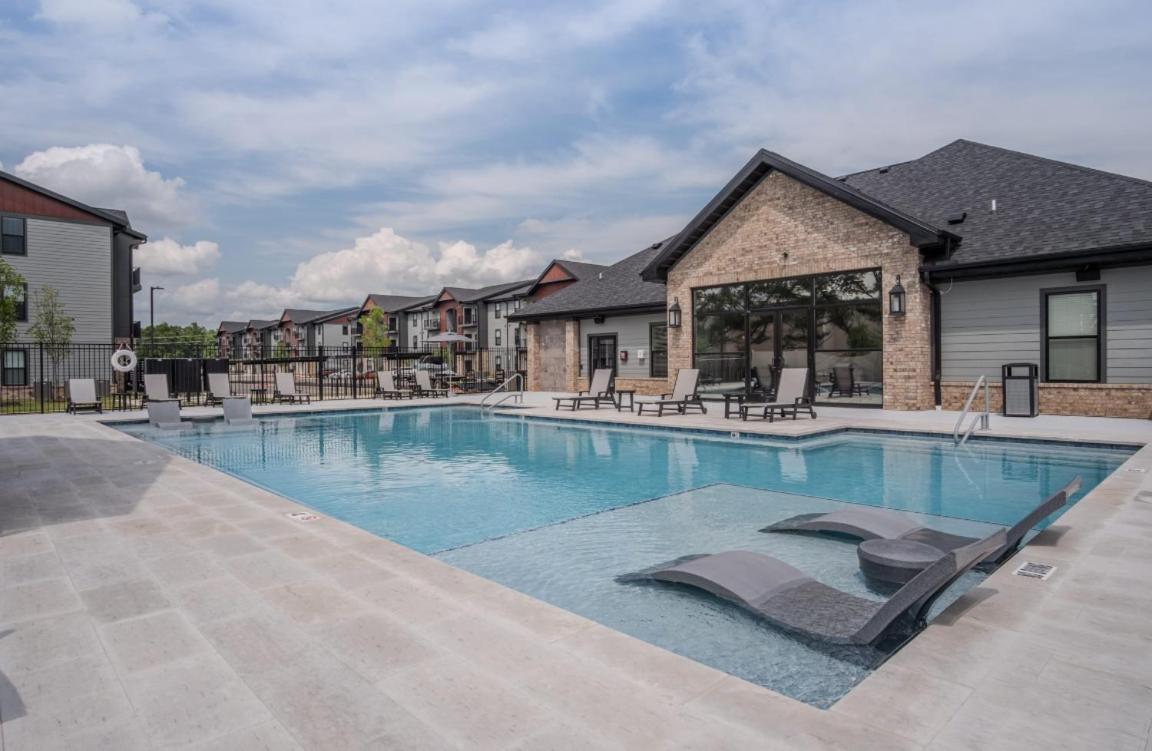 Luxuary Apt, Pool, Kingbeds, Near Amp *